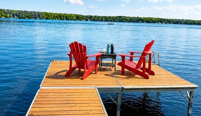Lakefront 5BR Log Retreat | Sauna | Hot Tub | Dock