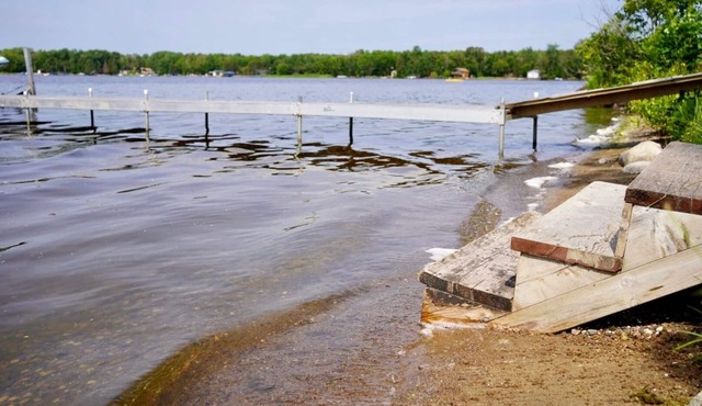 Lakefront at Pinawa Bay! Boating, swimming, fishing, hunting, sledding and more