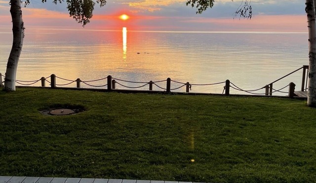 Lakefront Cottage