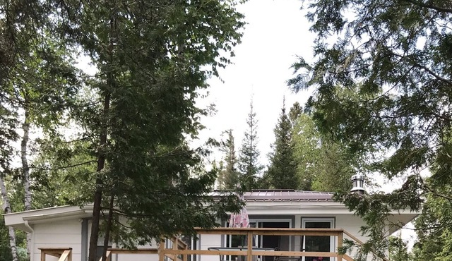 Lakefront cottage