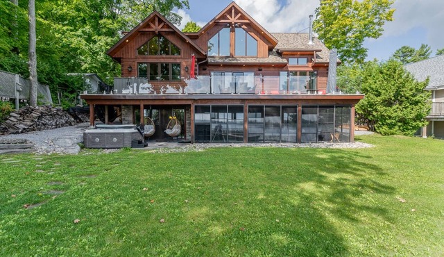 Lakefront cottage golf area BBQ pool table