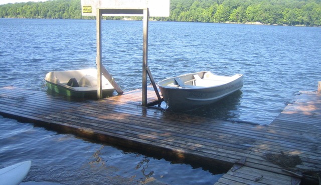 Lakefront Cottage: Hot Tub, Dock, & Amenities: Boats, Kayaks, SUP, Bikes, Bball