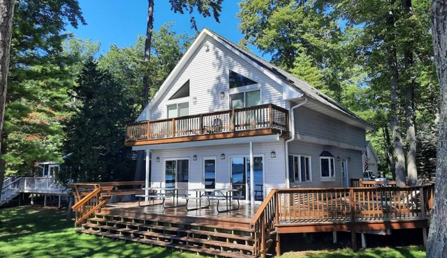 Lakefront Cottage on Big Platte Lake