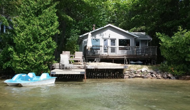 Lakefront Family Friendly 3 plus 1 Cottage in the Heart of Muskoka.