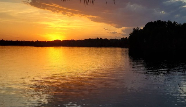 Lakefront Lodging, Beach, Fire Pit, Bar & Grill, Rentals, Live Music, Trails