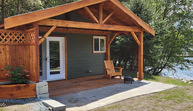 Lakefront Retreat on Lake Cowichan located in sunny Youbou BC