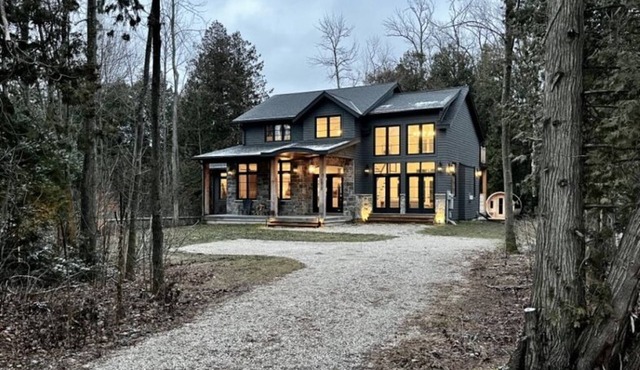 Lakeridge House, is an executive luxury weekly summer & off-season weekly rental