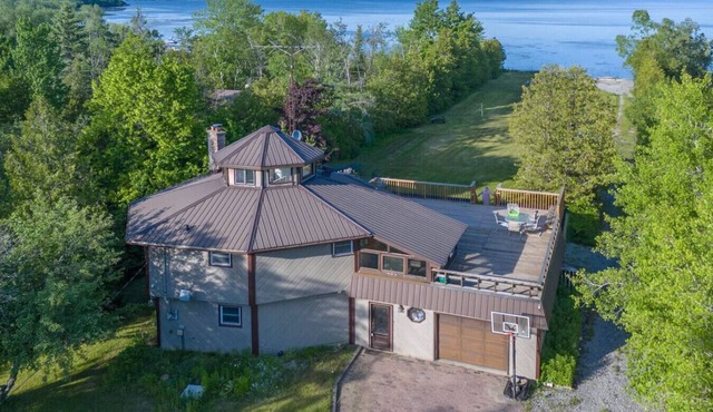Lakeside 4BR Cottage in Bailieboro w/BBQ Grill