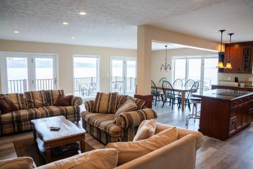 Lakeside Escape 9-Bedroom Home with Stunning Views