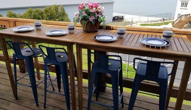 Lakeside Retreat- Lake Erie