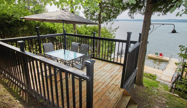 Lakeside Serenity Cottage