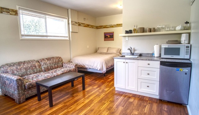 Lakeside Suite with Garden Views