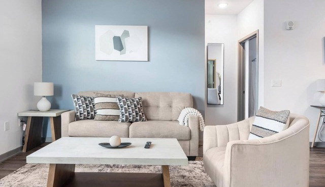Landing | Beautiful 2BD, Clubhouse, Courtyard