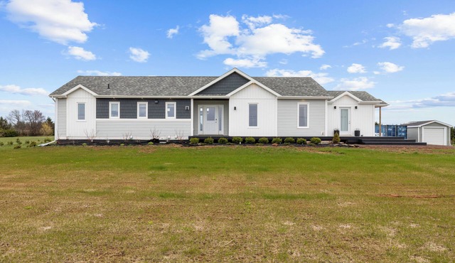 Large PEI Home with Bunk Room, Two Kitchens & Relaxing Outdoor Deck