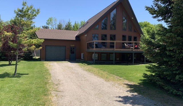 Large Stunning Cottage - Beach access to beautiful Lake Huron