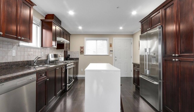 Last Minute 3bd/2bath Great Location!