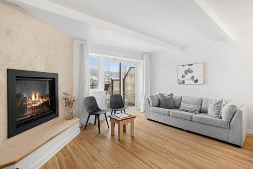 Laurentian Retreat with Views of Mont-Tremblant