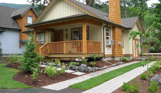 Lavish 4 Season Cottage with amenities, pools/spa, basketball/tennis.