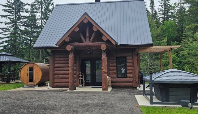Le Refuge, Chutes à Lessard