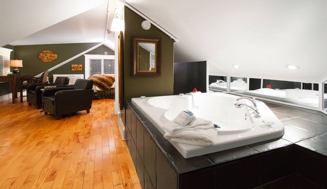 Leaside Manor by The Leaside Group