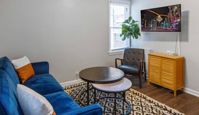 Little Italy Apt. Case Western & Cleveland Clinic