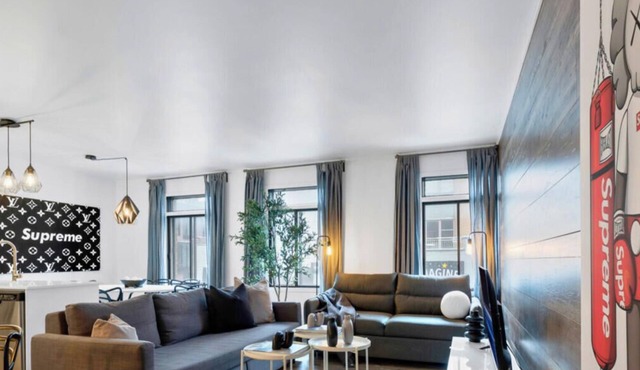LiV MTL Urban Spacious Group Suites Near Downtown Montreal