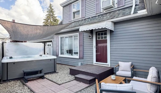 LKWD Retreat - Hot Tub, Fenced Yard, PET friendly