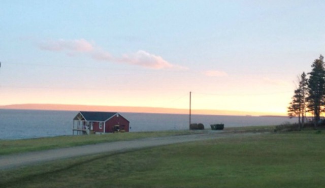 Lobster House: Main Level only - Amazing Views, 2 BR, sleeps 4-5, Pet friendly