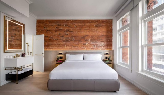 Look No Further! On-Site Restaurant, Near Trinity Bellwoods Park