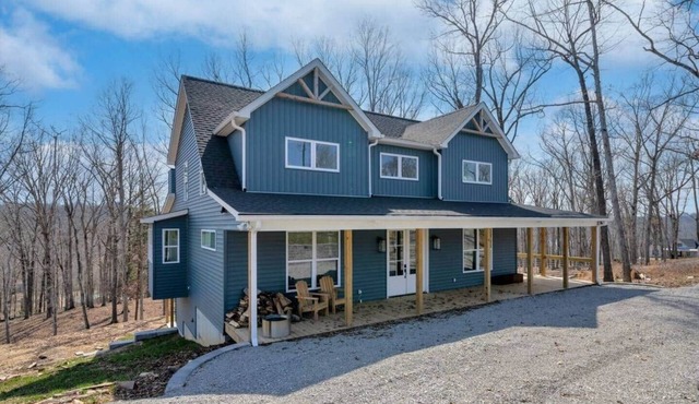 Lot 3 Luxury Nolin Lake Private Retreat | Sleeps 12