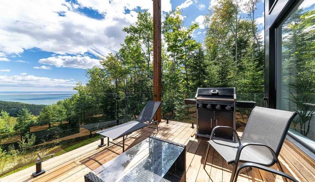 Louis Cyr 70: River Views, Hot Tub & Billiards