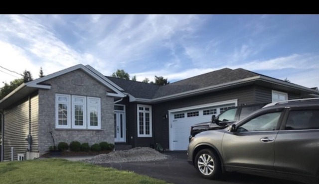 Lovely, 3 bedroom apartment with all of the comforts of home