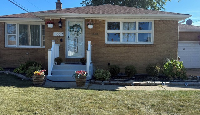 Lovely cozy 3-bedroom ranch house/near airport