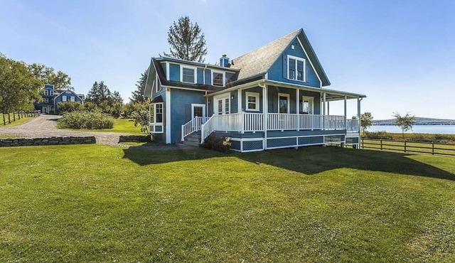Lovely Lac-Brome 3 Bedroom Lakefront Cottage