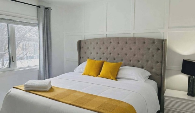 Lovelyhome Near BU With TreeHouse Ideal for group stays
