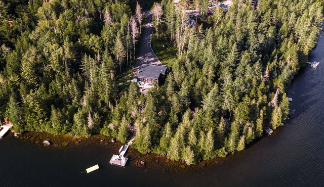 Luxury waterfront chalet with fireplace, dock, quiet lake & hot tub