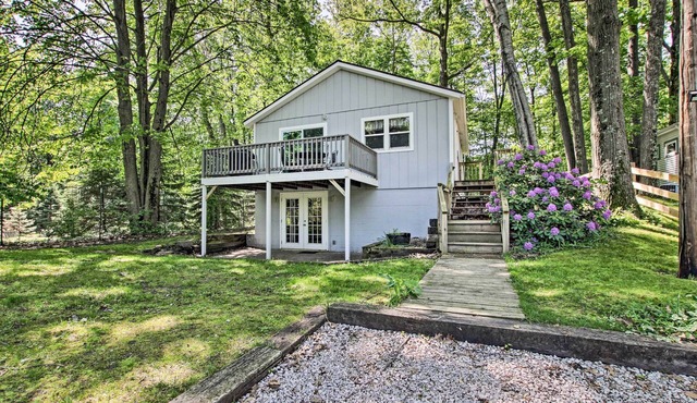 Ludington Cottage w/Deck, Yard & Fire Pit!
