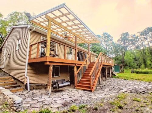 Lumberjack Luxury Lair Steam Shower Hot Tub