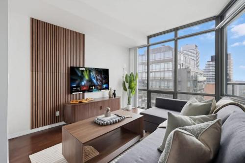 Luxe Bay St Sanctuary High-Rise Views & Balcony