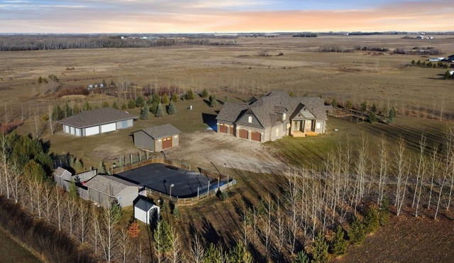 Luxurious 1800 sq ft Guest House in the Country
