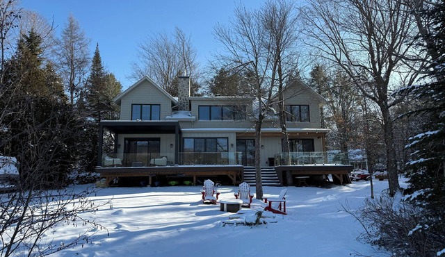 Luxurious 4 Bedroom Lakehouse, Ski, Outdoor, Double sided Fireplace