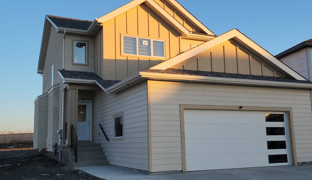 Luxurious 4 Bedroom - Sage Creek