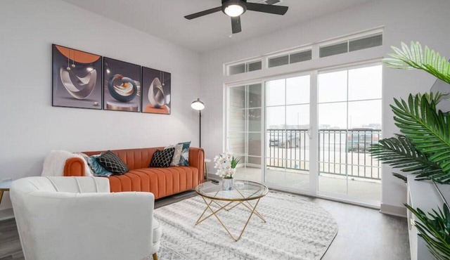 Luxurious One Bedroom Whitestown