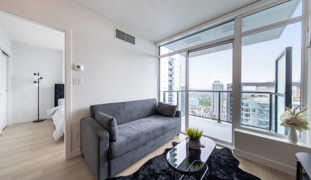Luxury 1 Bedroom with Gym at King George Hub
