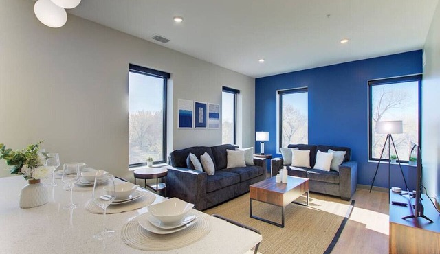 Luxury 2 Bed/2 Bath | CLE Clinic | Free Garage