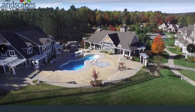 Luxury 3 Bedroom, 3 Bathroom Villa on Lake of Bays