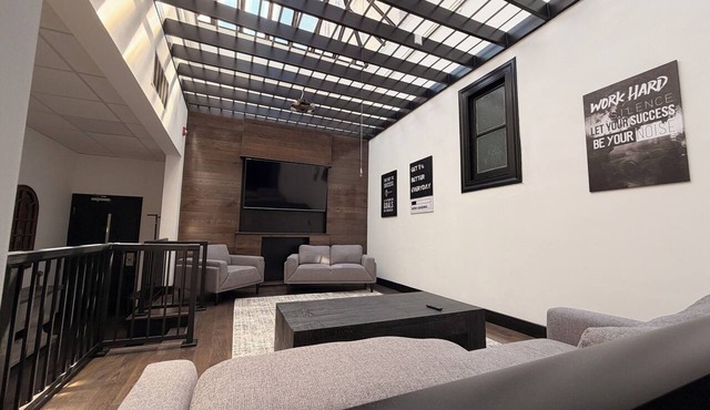 Luxury 3-bedroom apartment in marvelous Mount Vernon, Baltimore MD.