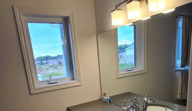 Luxury 3-Bedroom townhouse close to UWO/Hospital