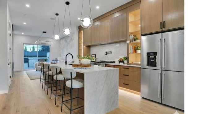 Luxury 6BR/5.5BA w/2 Private Suites-Back Yard/AC