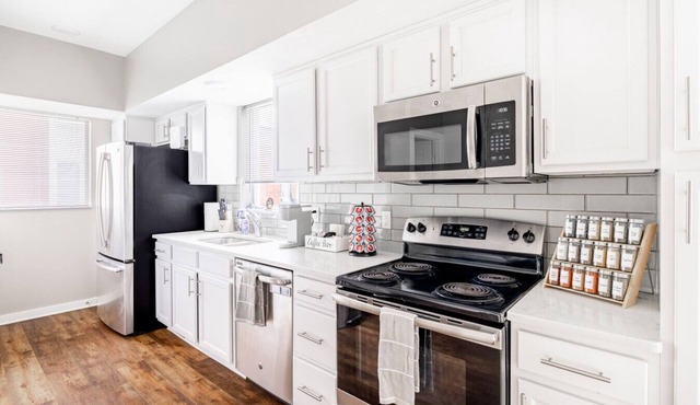 Luxury Downtown Townhome w/Private Garage Unit 12